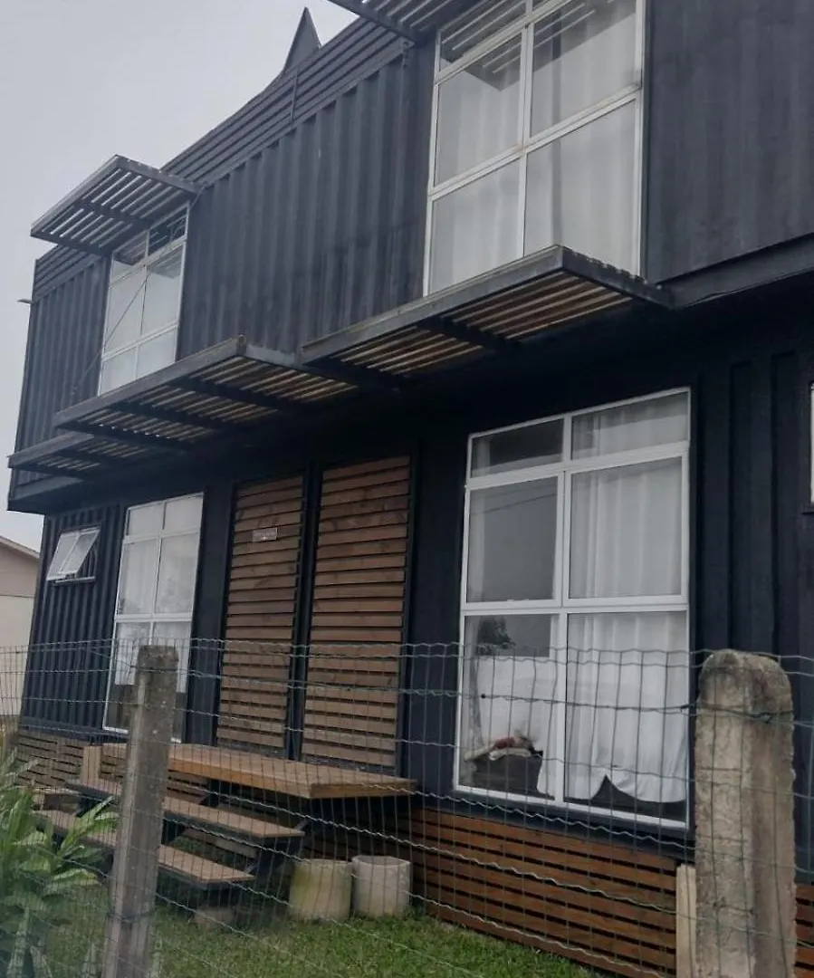 הוילה אימביטובה The Box Container House 2